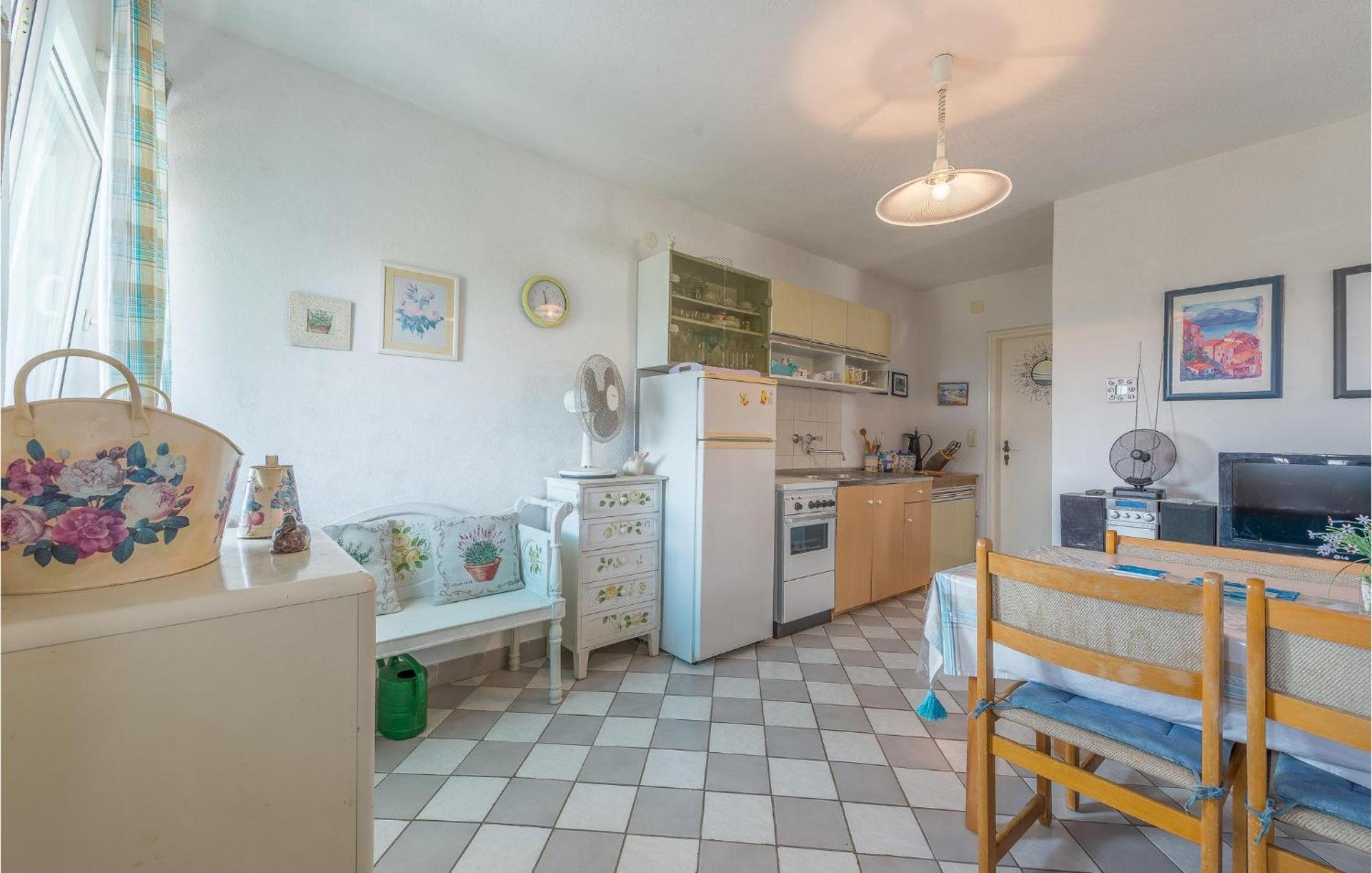 1 Bedroom Lovely Apartment In Tribunj Tribalj Εξωτερικό φωτογραφία
